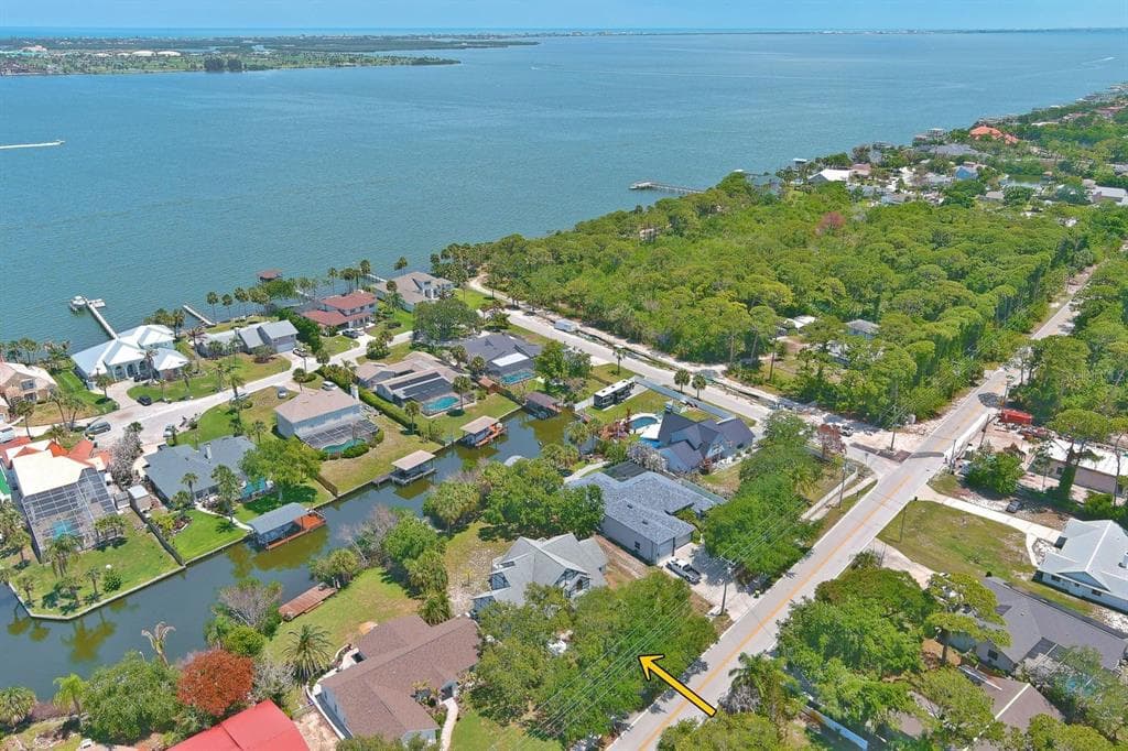 2080 NEWFOUND HARBOR DRIVE photo 12