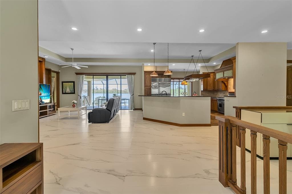 612 LAUREL ROAD W photo 24