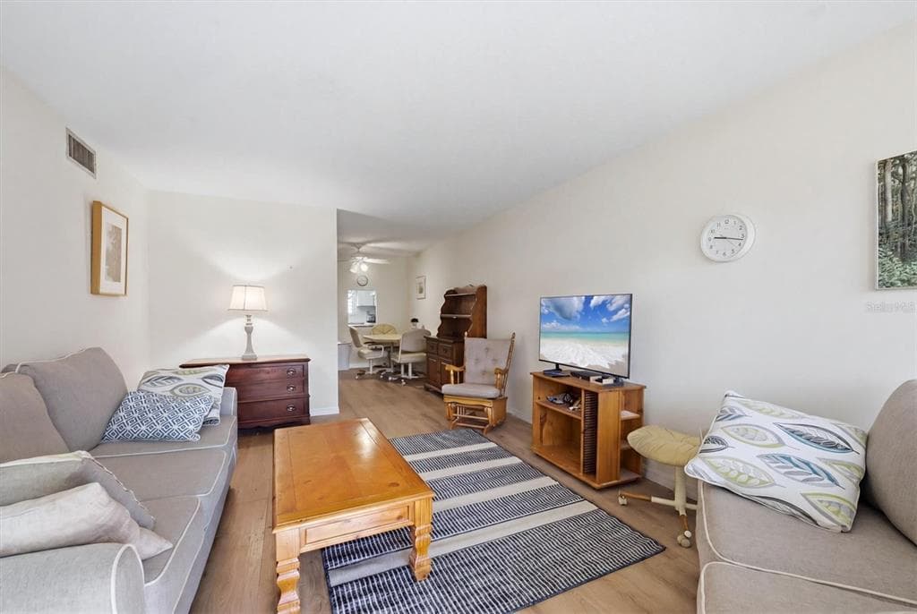 2 QUAILS RUN BOULEVARD 2104 photo 9