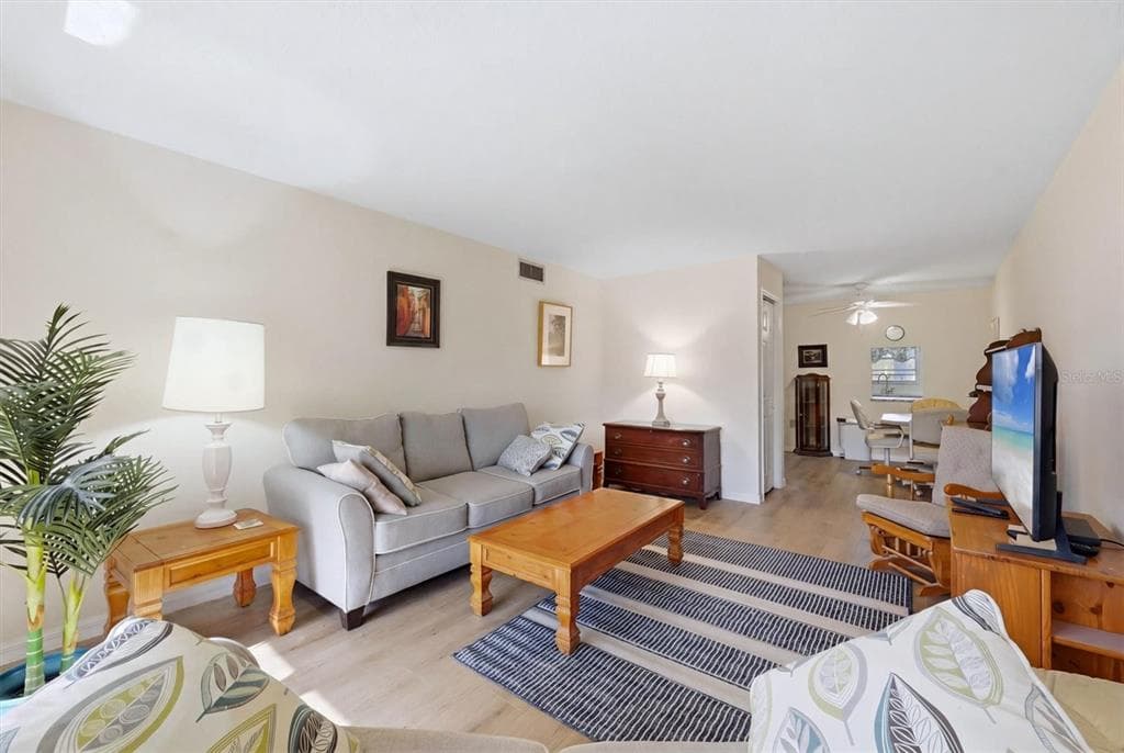 2 QUAILS RUN BOULEVARD 2104 photo 10