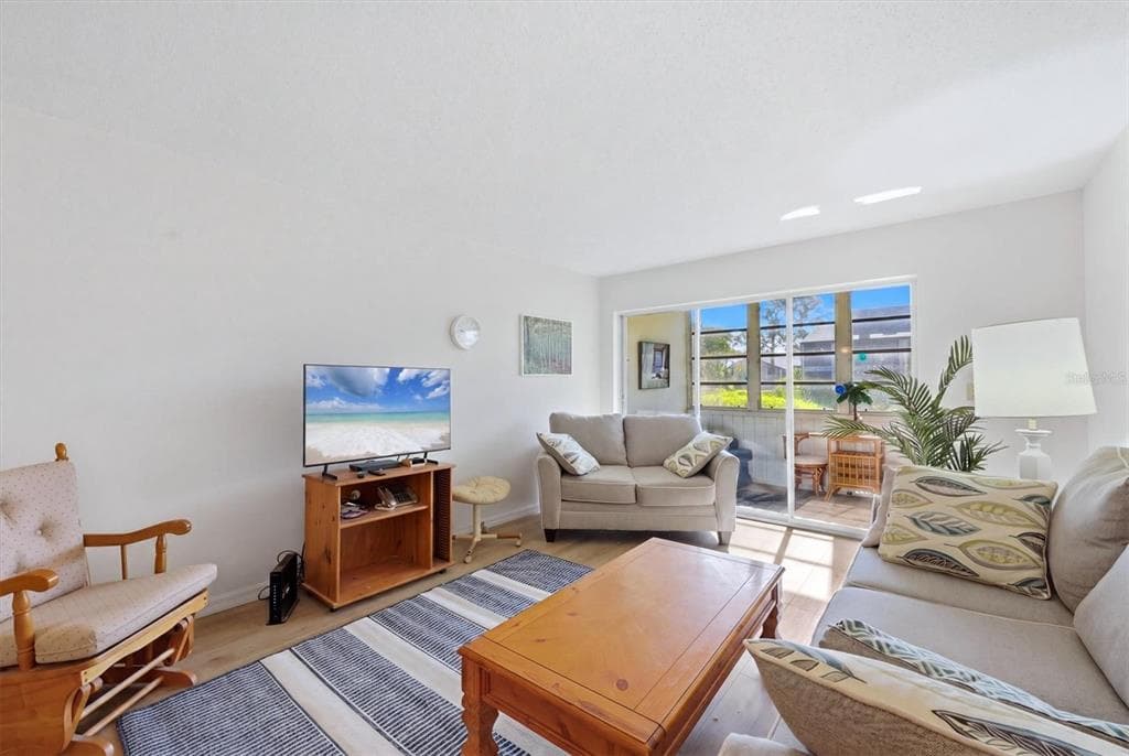 2 QUAILS RUN BOULEVARD 2104 photo 8