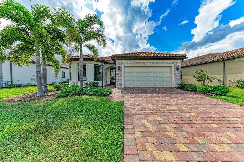 7412 SUMMERLAND COVE photo 1