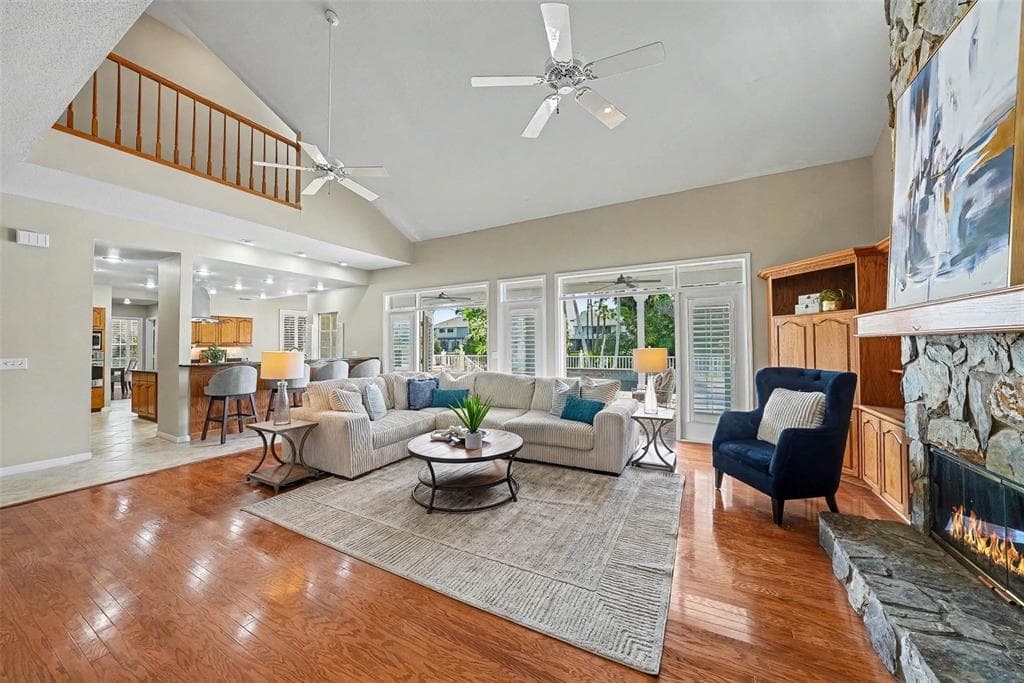 833 MARCO DRIVE NE 4