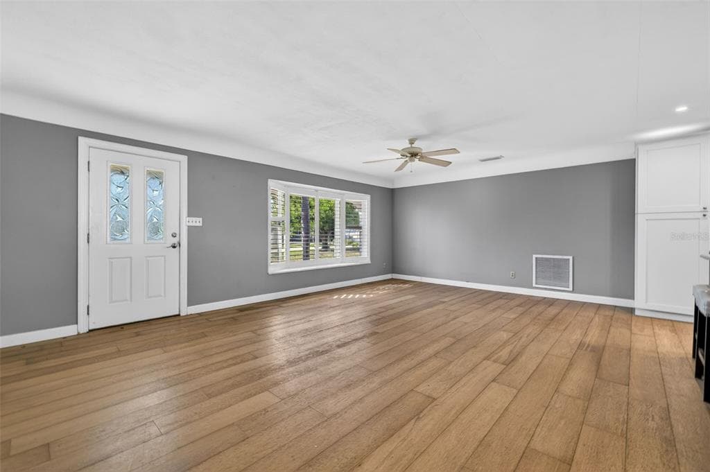1276 37TH AVENUE NE photo 5