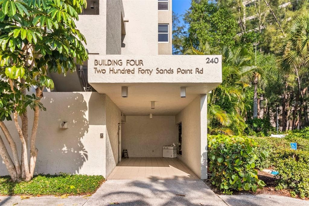 240 SANDS POINT ROAD 4104 photo 2