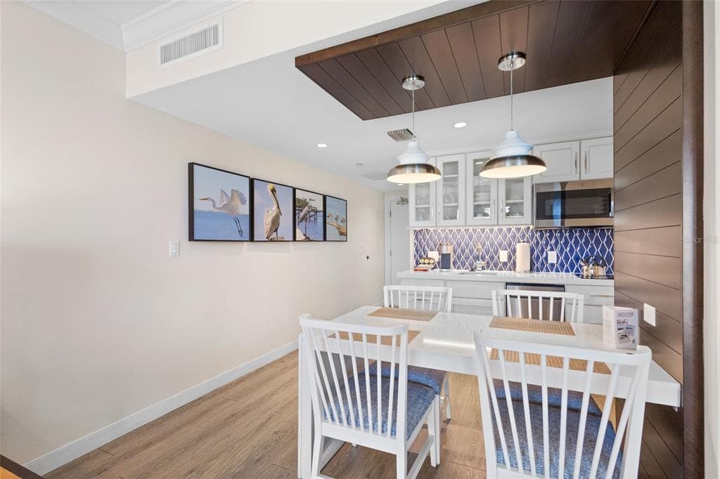 240 SANDS POINT ROAD 4104 photo 12