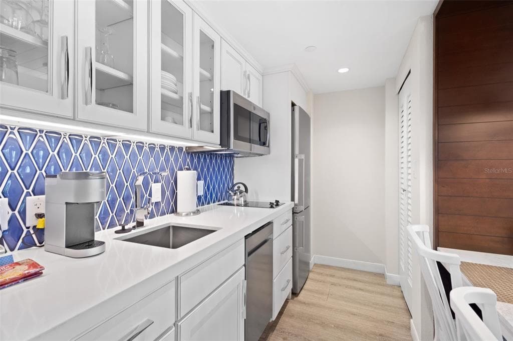 240 SANDS POINT ROAD 4104 photo 15