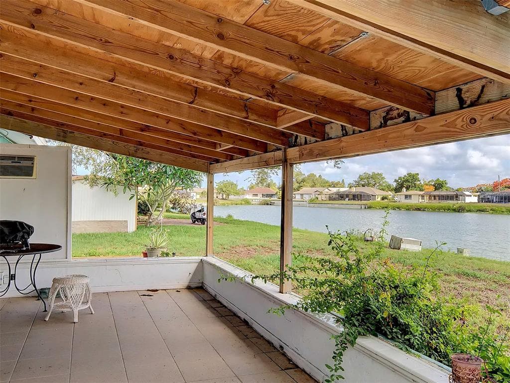 321 SHAMROCK BOULEVARD photo 13