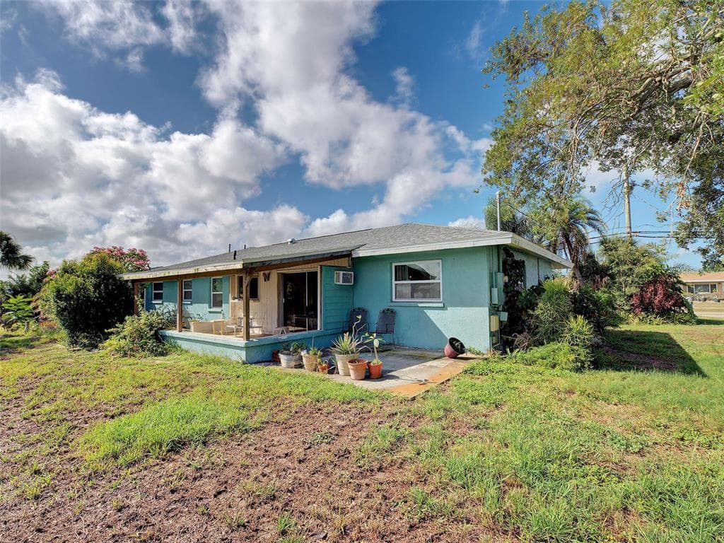 321 SHAMROCK BOULEVARD photo 10