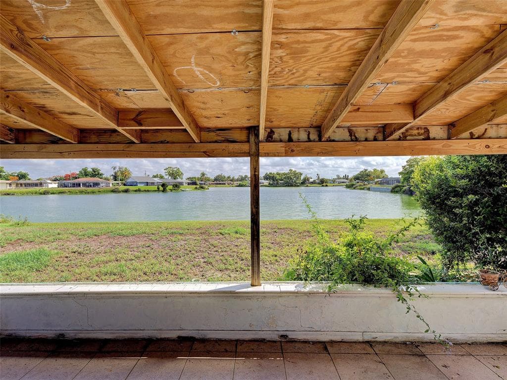 321 SHAMROCK BOULEVARD photo 14