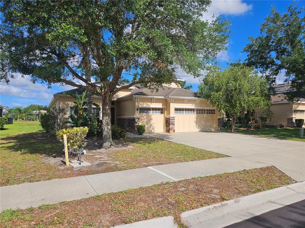 118 PEONY COURT photo 3