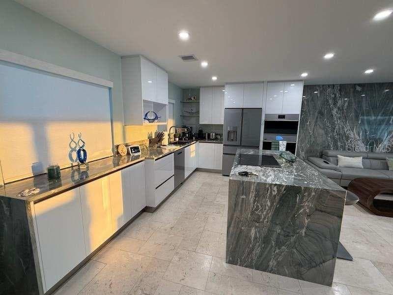 885 WHITE CAP CIRCLE 34 photo 13