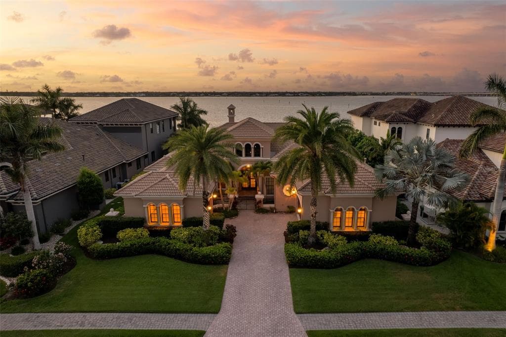 4015 HAWK ISLAND DRIVE 4