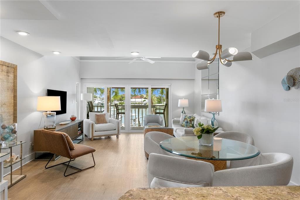 360 PINELLAS BAYWAY S I photo 14