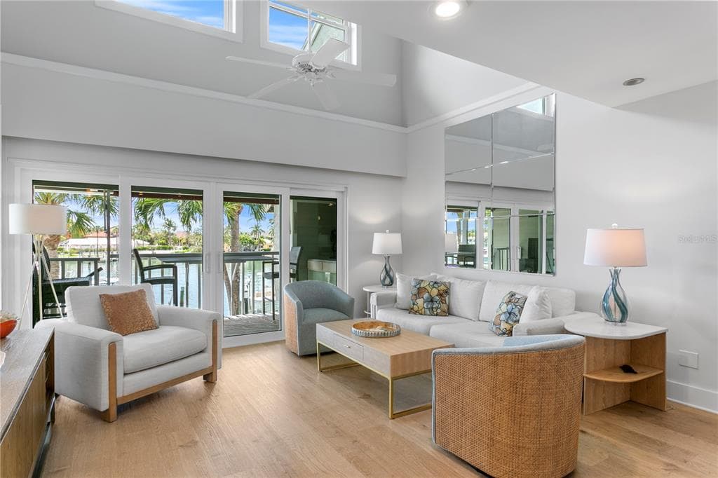 360 PINELLAS BAYWAY S I photo 15