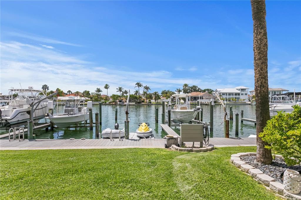 360 PINELLAS BAYWAY S I photo 11