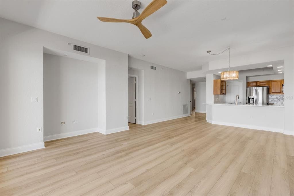 253 MINORCA BEACH WAY 604 photo 11