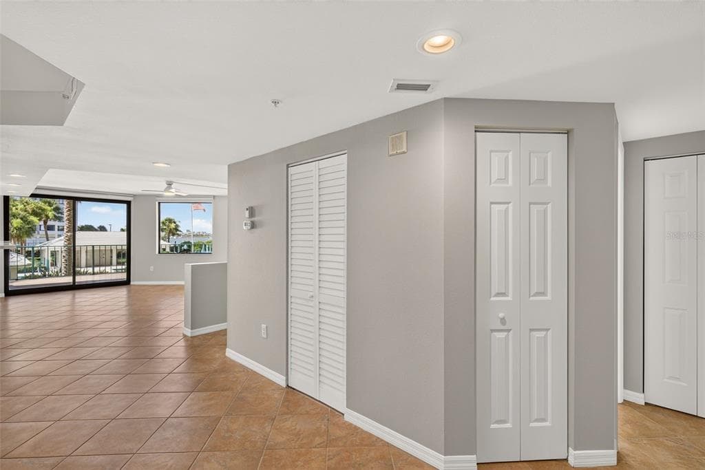 670 ISLAND WAY 207 photo 17
