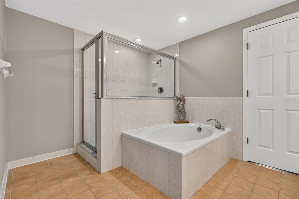 670 ISLAND WAY 207 photo 11