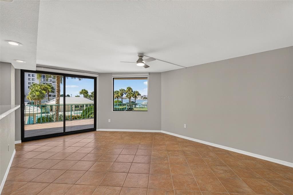 670 ISLAND WAY 207 photo 19