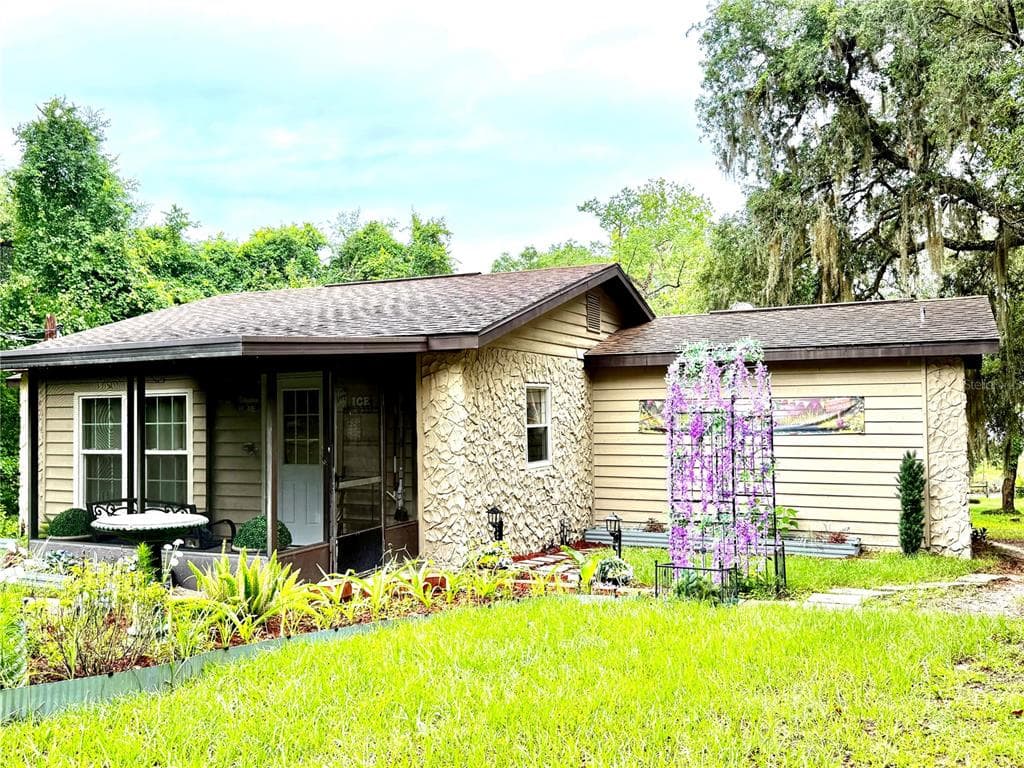 208 ASHLEY STREET 1