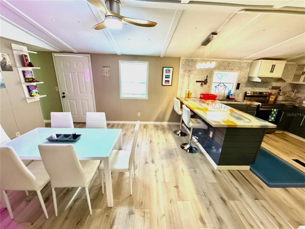 208 ASHLEY STREET photo 10