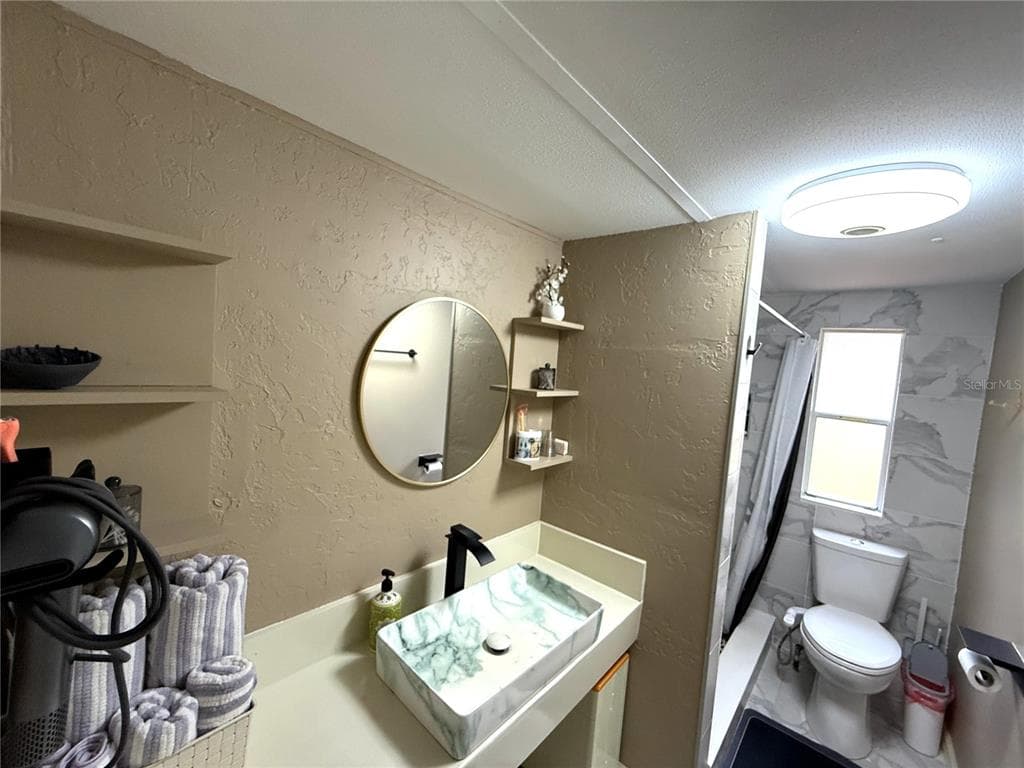 208 ASHLEY STREET photo 14