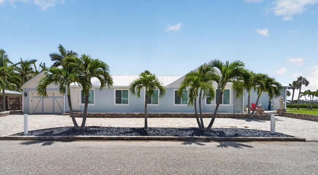 216 SUNRISE DRIVE 3