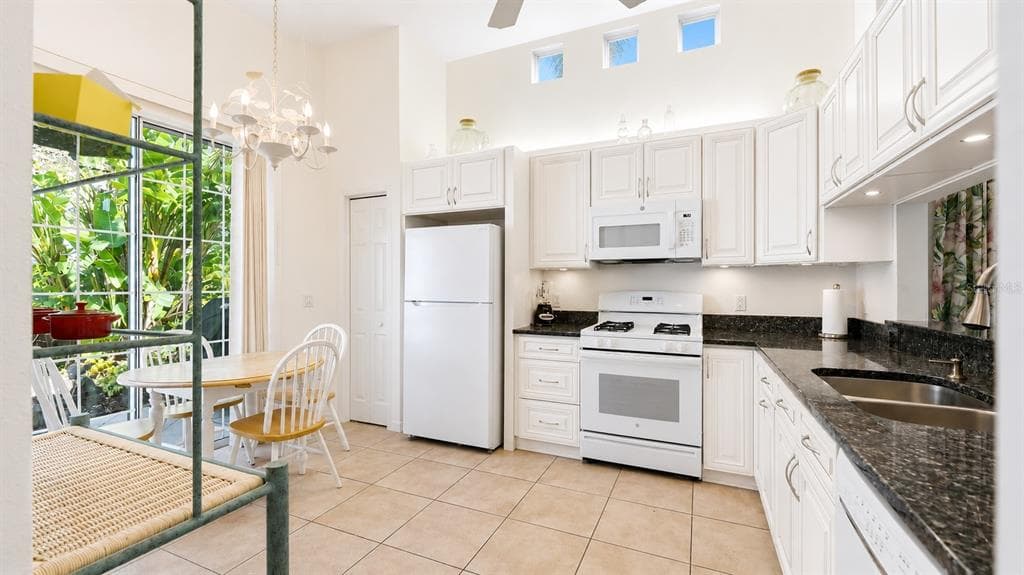 7706 WHITEBRIDGE GLEN photo 12