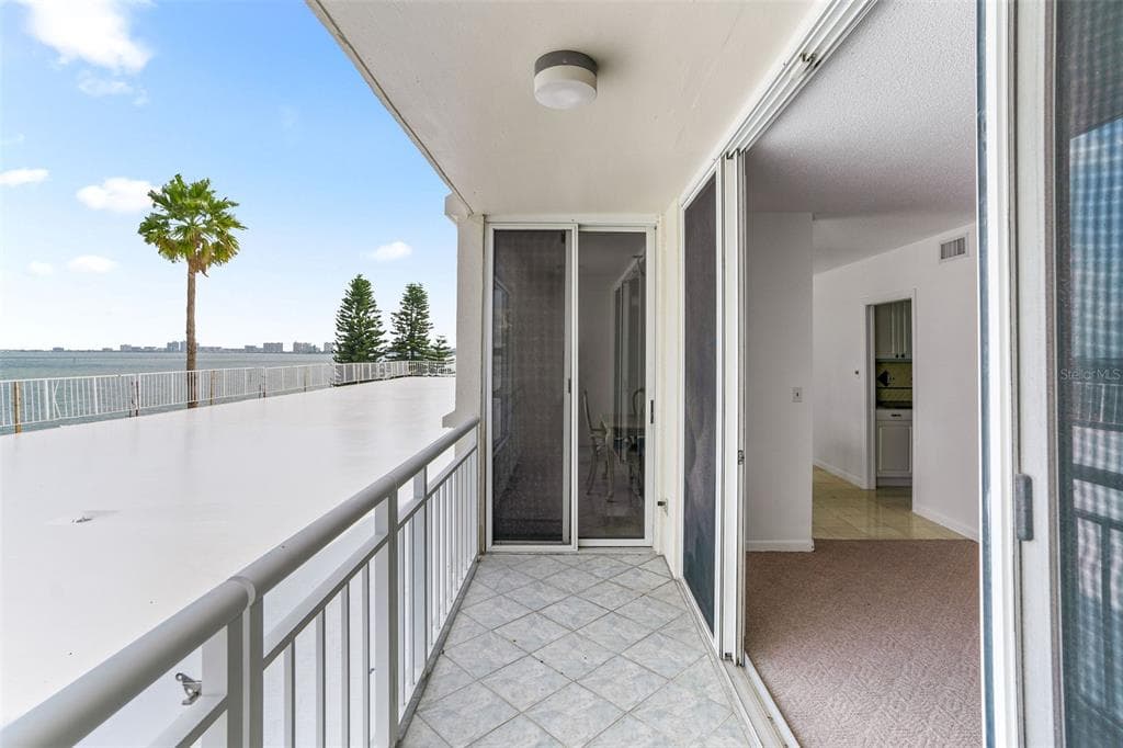 100 PIERCE STREET #307 3
