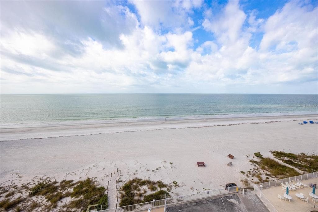 19450 GULF BOULEVARD 705 photo 4