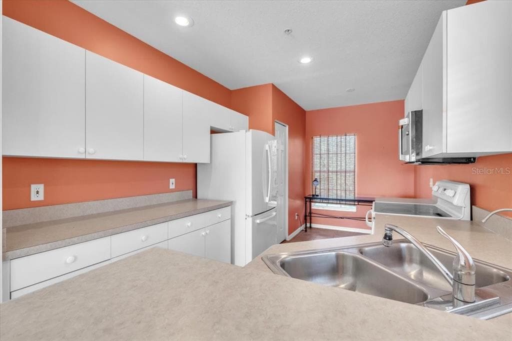 19335 WATER OAK DRIVE 301 photo 18