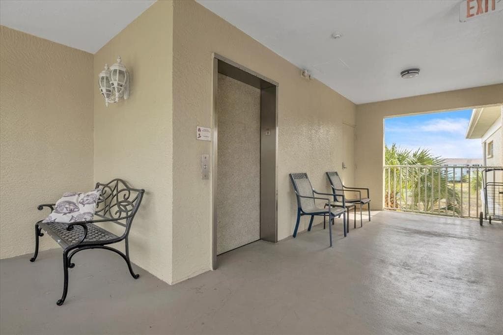 19335 WATER OAK DRIVE 301 photo 4