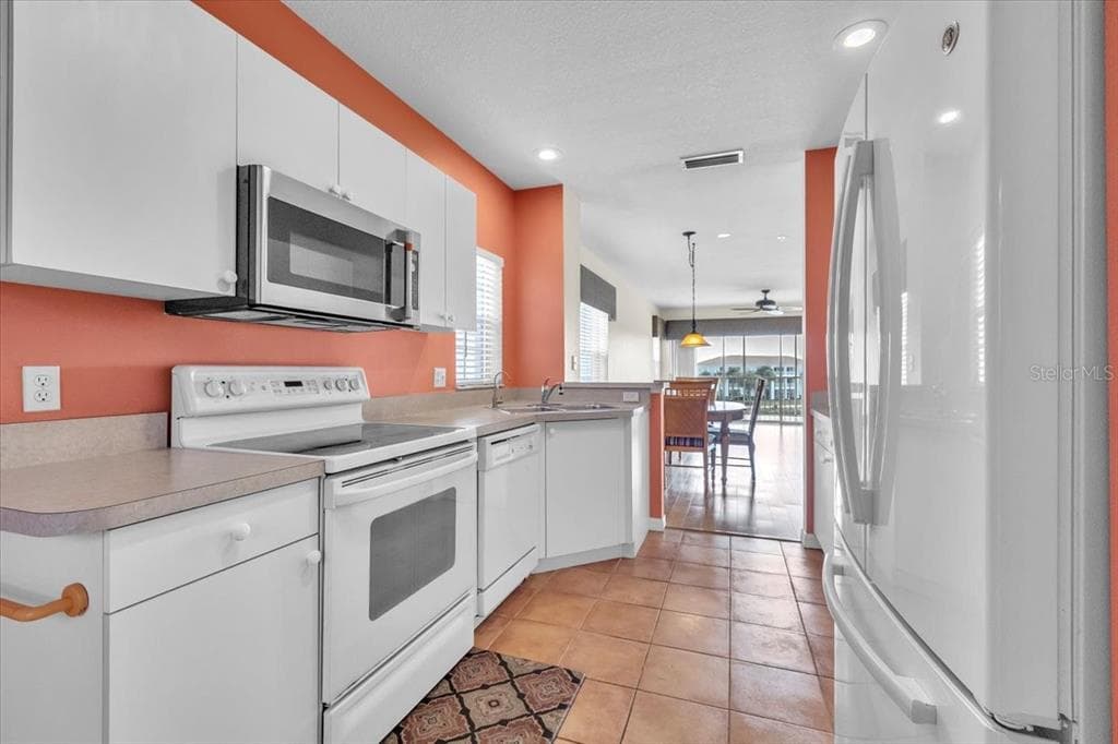 19335 WATER OAK DRIVE 301 photo 21