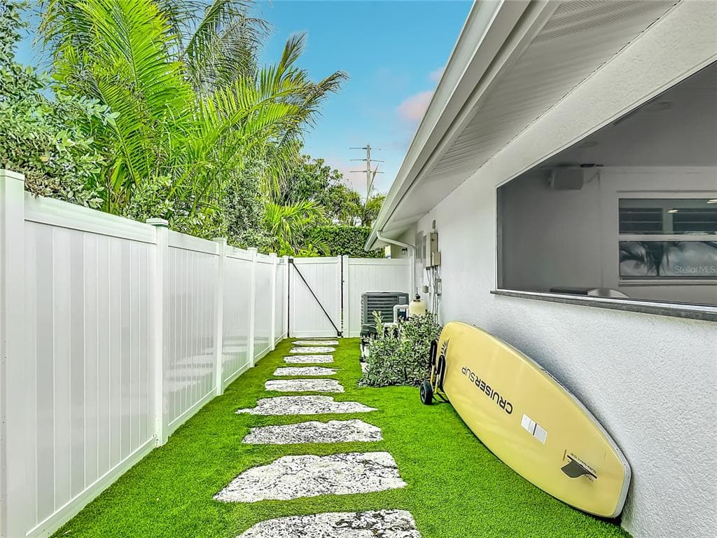 605 KEY ROYALE DRIVE photo 16