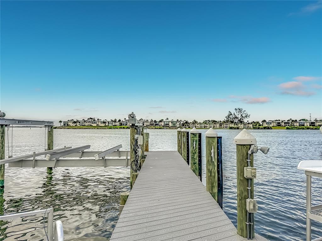 605 KEY ROYALE DRIVE photo 20