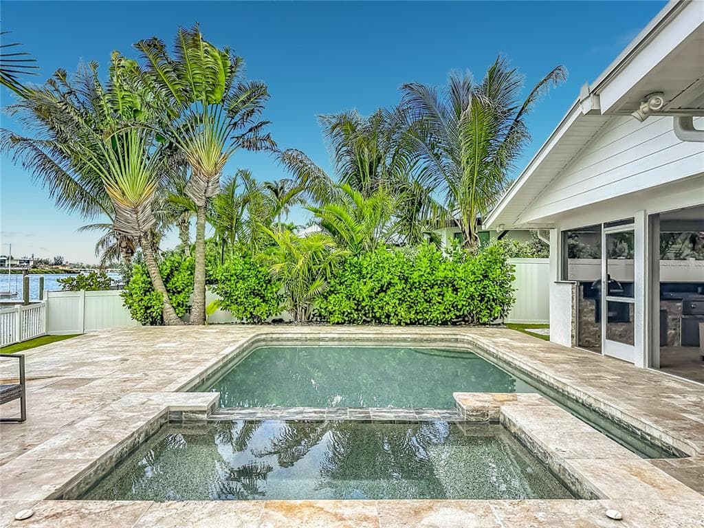 605 KEY ROYALE DRIVE photo 8