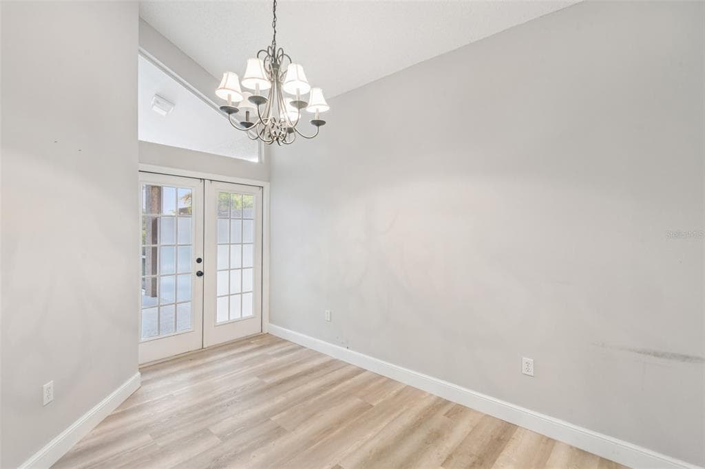 586 KINGSMILL COURT photo 8