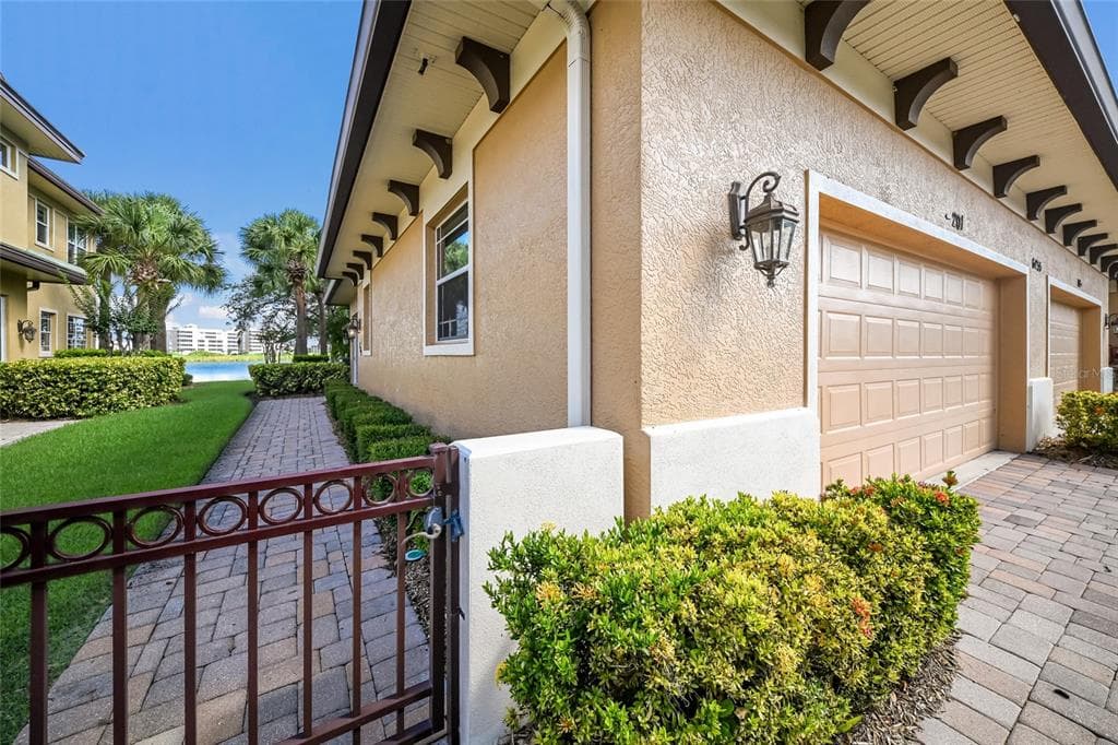 6435 MOORINGS POINT CIRCLE 201 photo 2