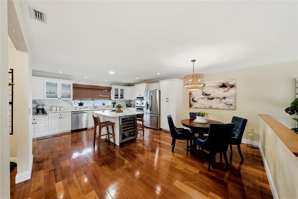 1109 PINELLAS BAYWAY S 103 photo 12