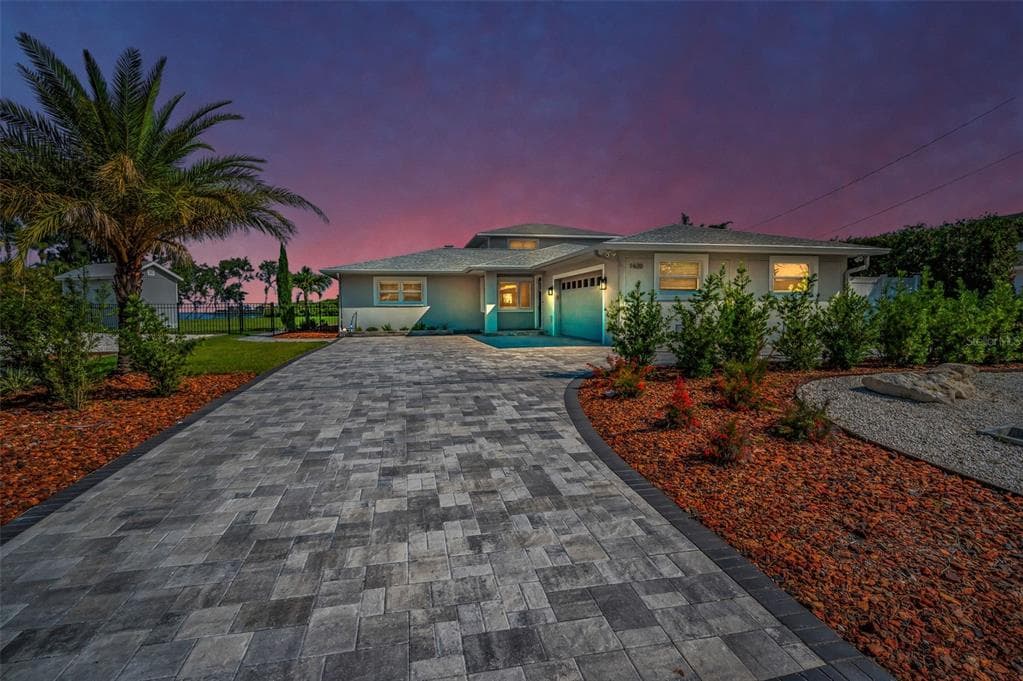 1620 SEA BREEZE DRIVE 2