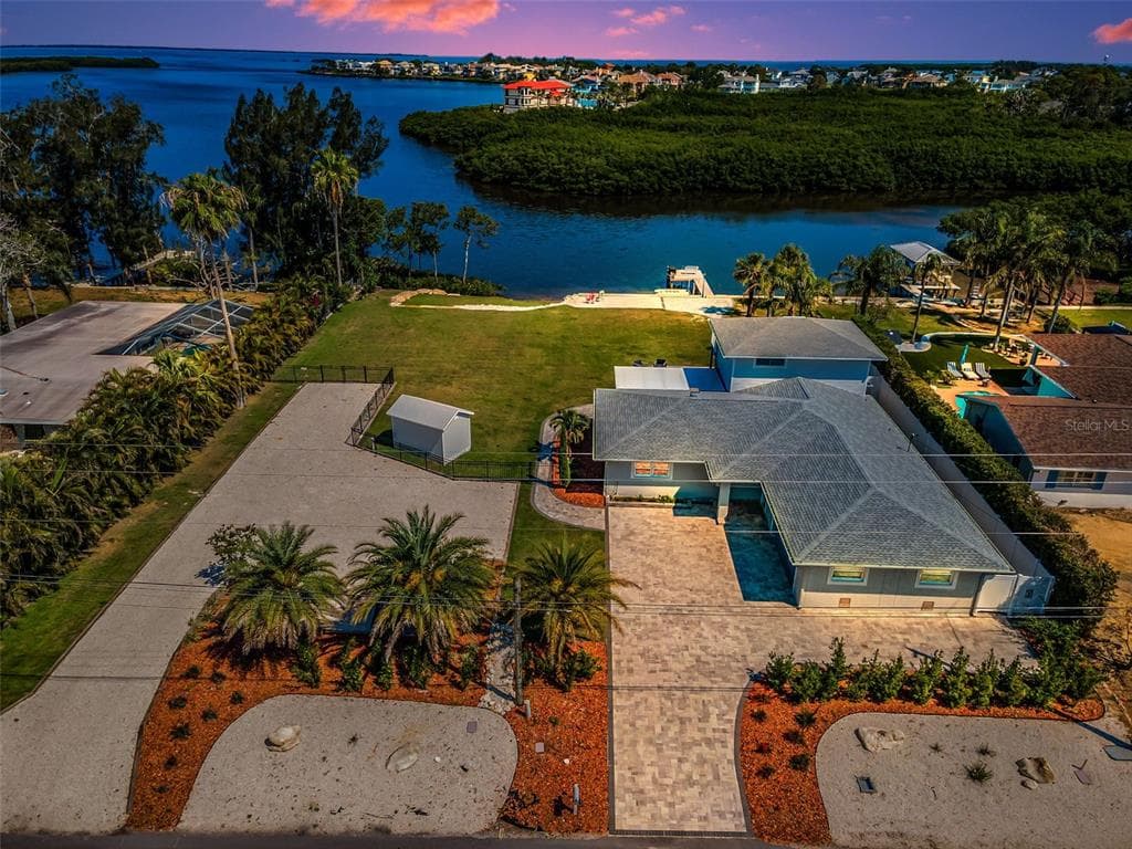 1620 SEA BREEZE DRIVE 1