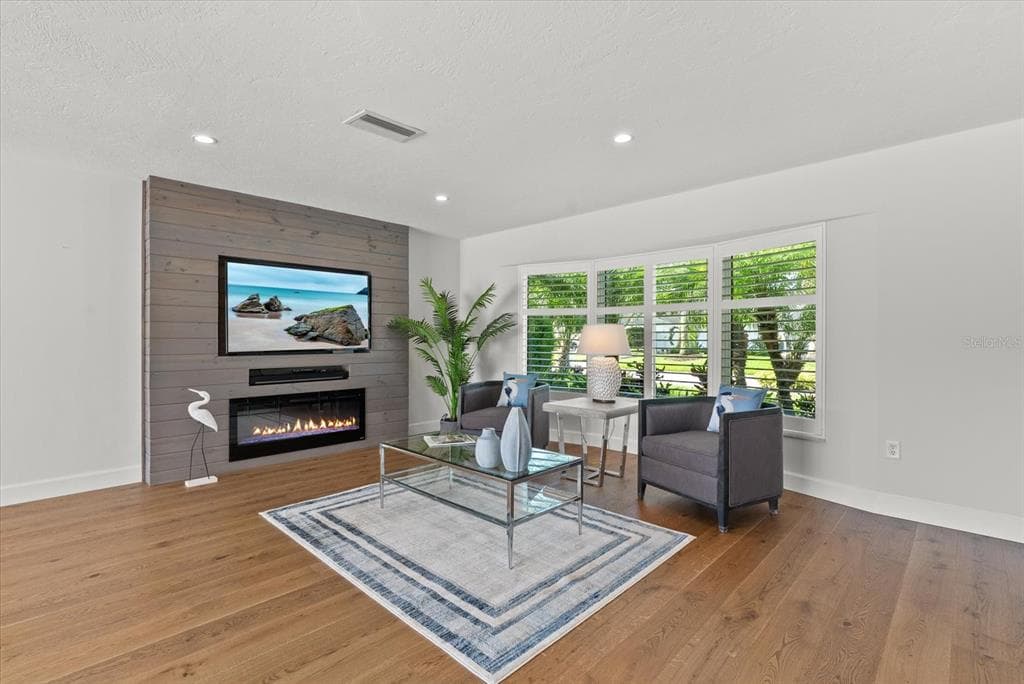 813 IDLEWILD WAY photo 20