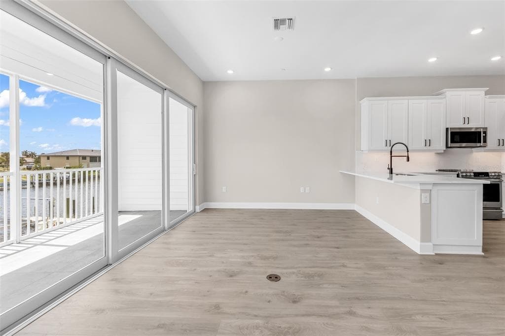 1617 SEAHAVEN DRIVE 504 photo 12