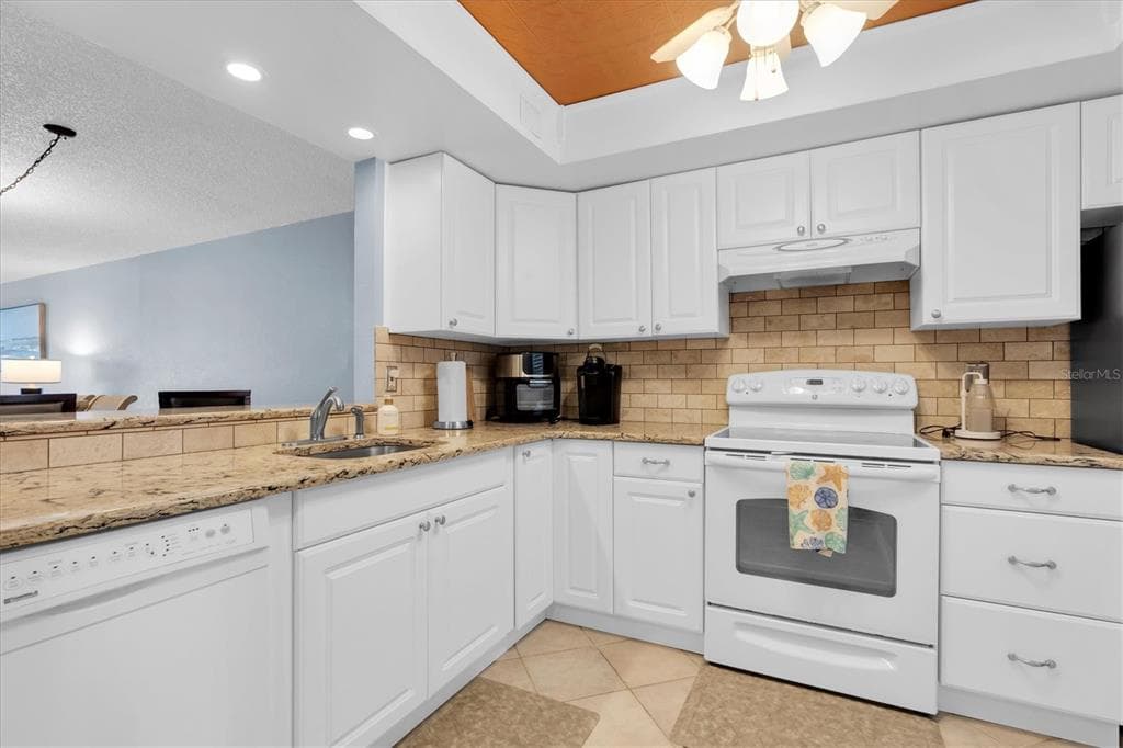 719 PINELLAS BAYWAY S 110 photo 13