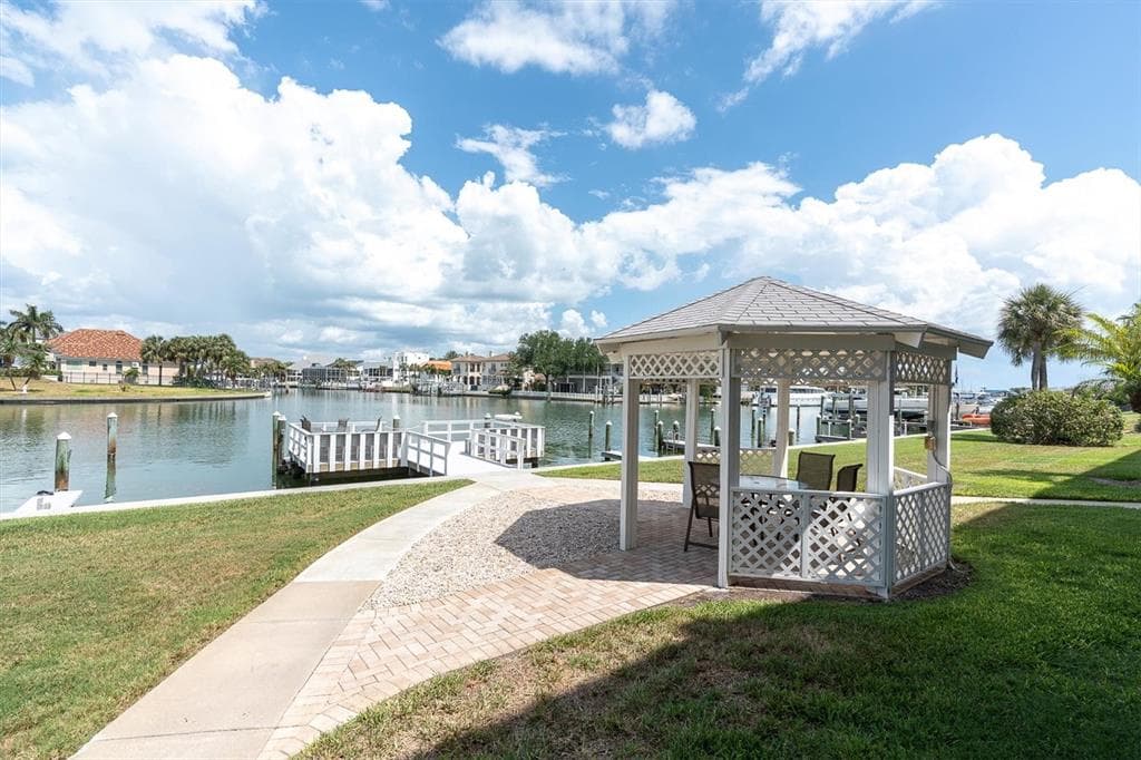 719 PINELLAS BAYWAY S #110 1