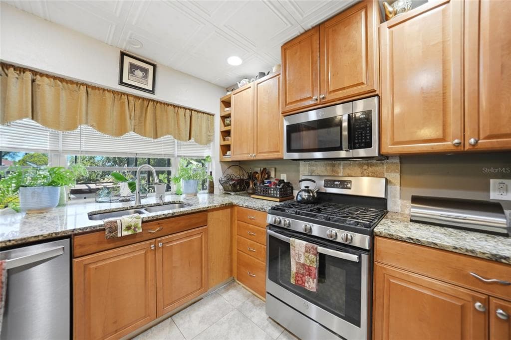 6127 OTIS ROAD photo 12