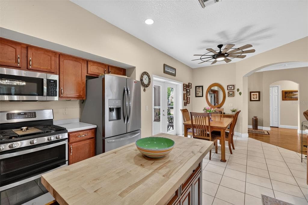 2003 BAYSIDE AVENUE 4