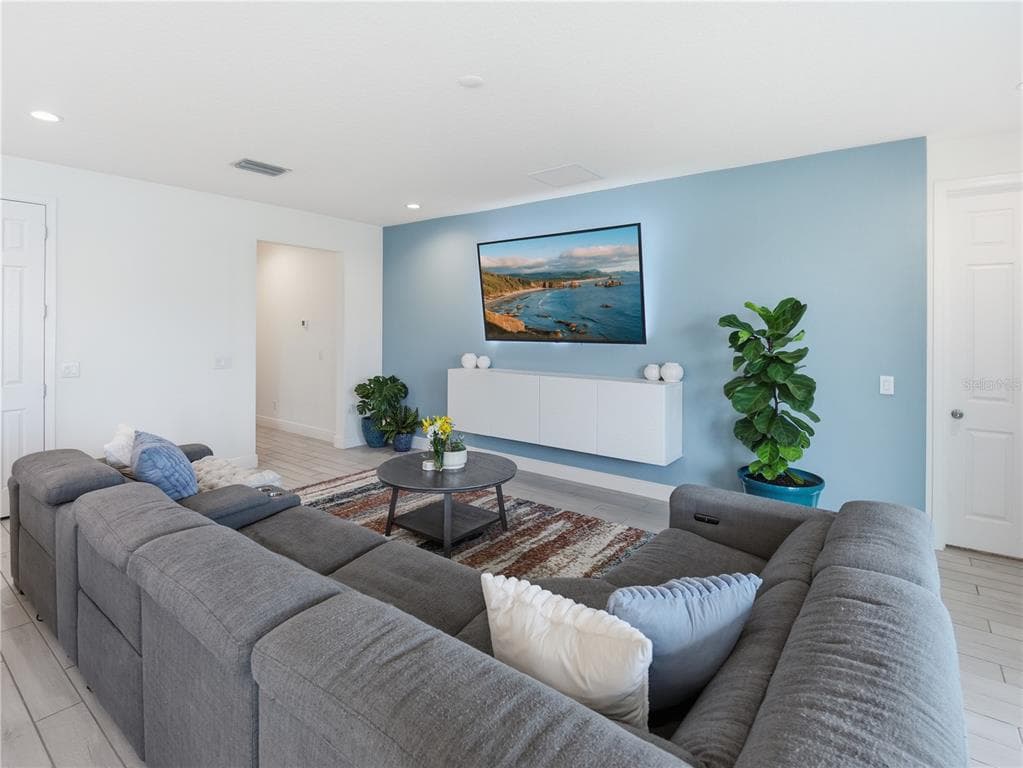 5040 BESSIE COURT photo 6