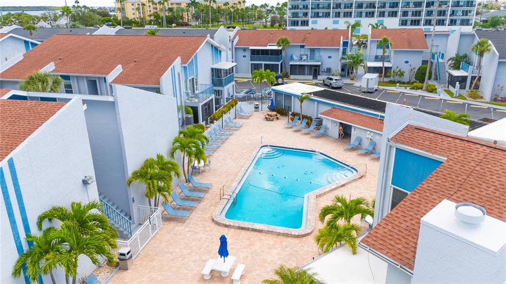 230 MEDALLION BOULEVARD E photo 23